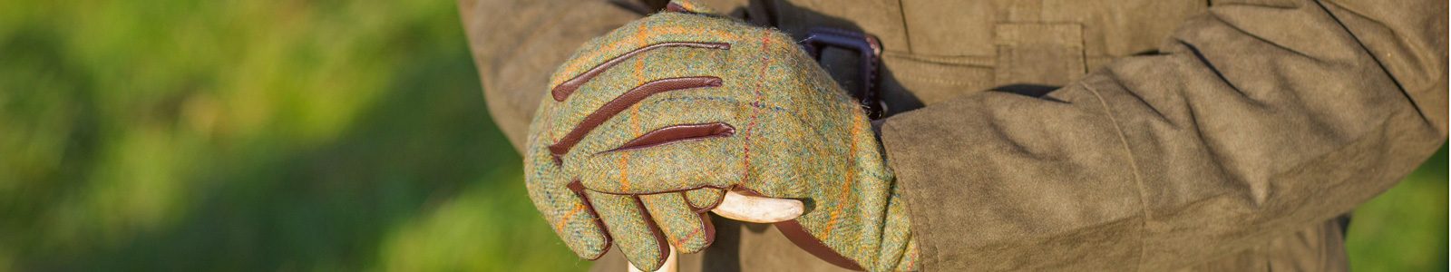Women’s gloves for outdoor pursuits. Shop tweed, waterproof, leather, fingerless gloves & mittens from Harkila & Jack Pyke
