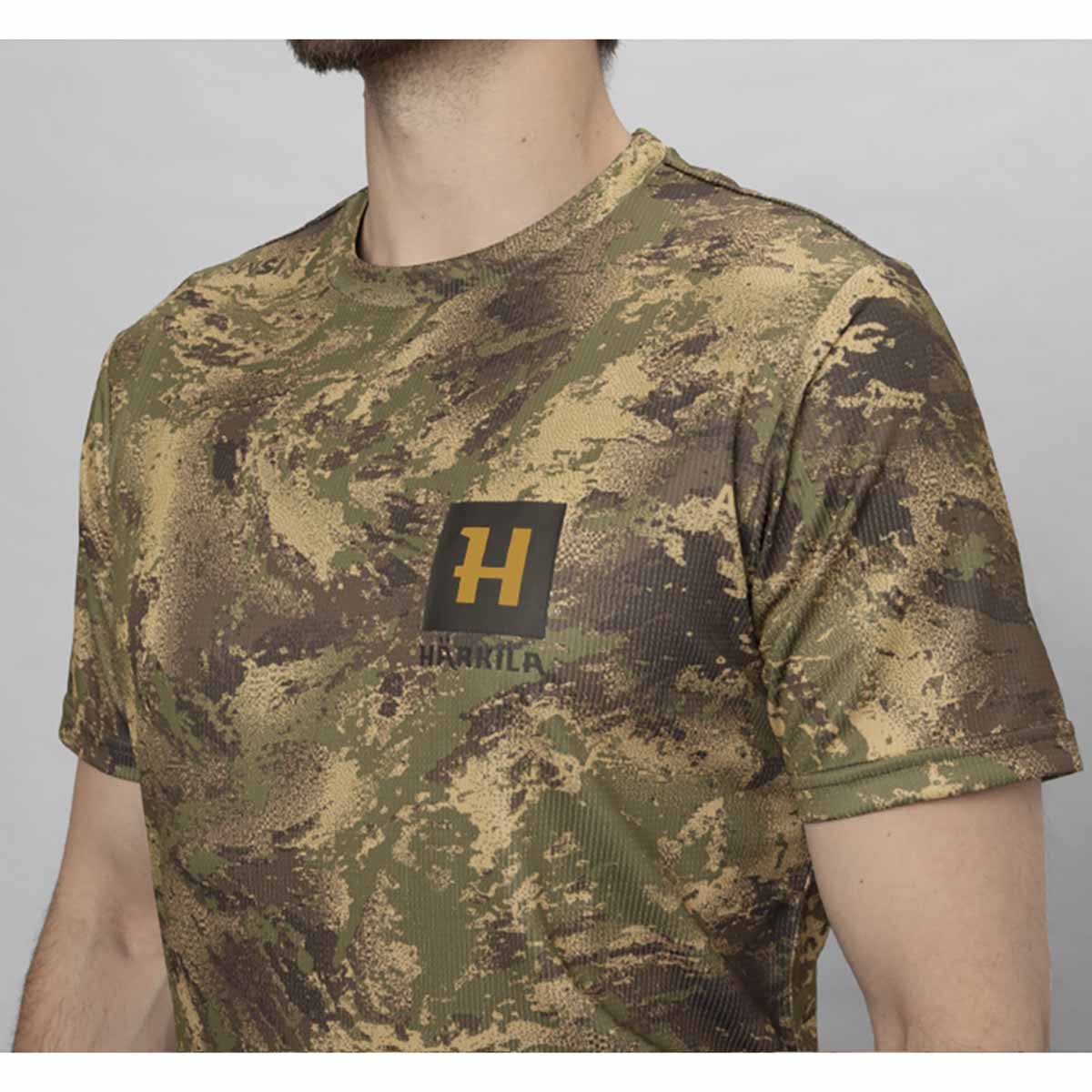 Harkila Deer Stalker Camo S/S T-Shirt - on model Harkila Deer Stalker Camo S/S T-Shirt - on model