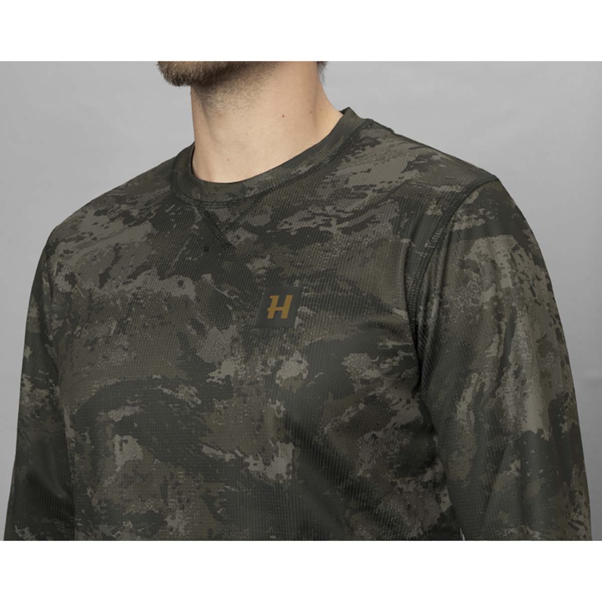 Härkila NOCTYX Camo L/S T-Shirt - on model Härkila NOCTYX Camo L/S T-Shirt - on model