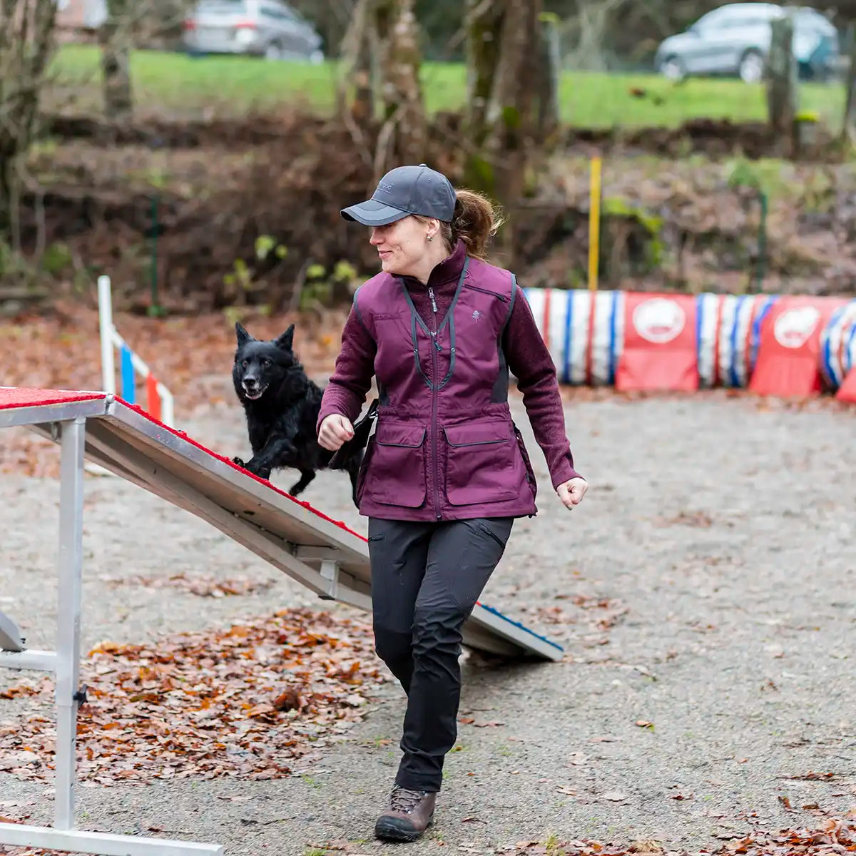 Pinewood Dog Sports 2.0 Womens Vest- Plum/Dark Anthracite- dog agility use Pinewood Dog Sports 2.0 Womens Vest- Plum/Dark Anthracite- dog agility use