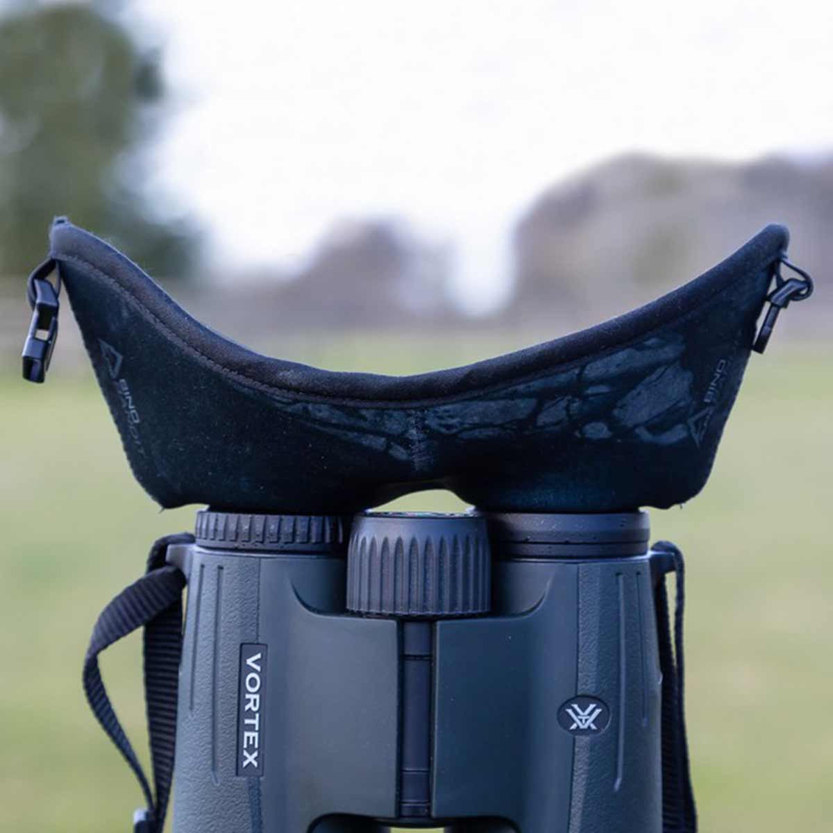 Alpine Innovations Bino Bandit XL Binocular Glare Blocker in Stealth Shadow Alpine Innovations Bino Bandit XL Binocular Glare Blocker in Stealth Shadow