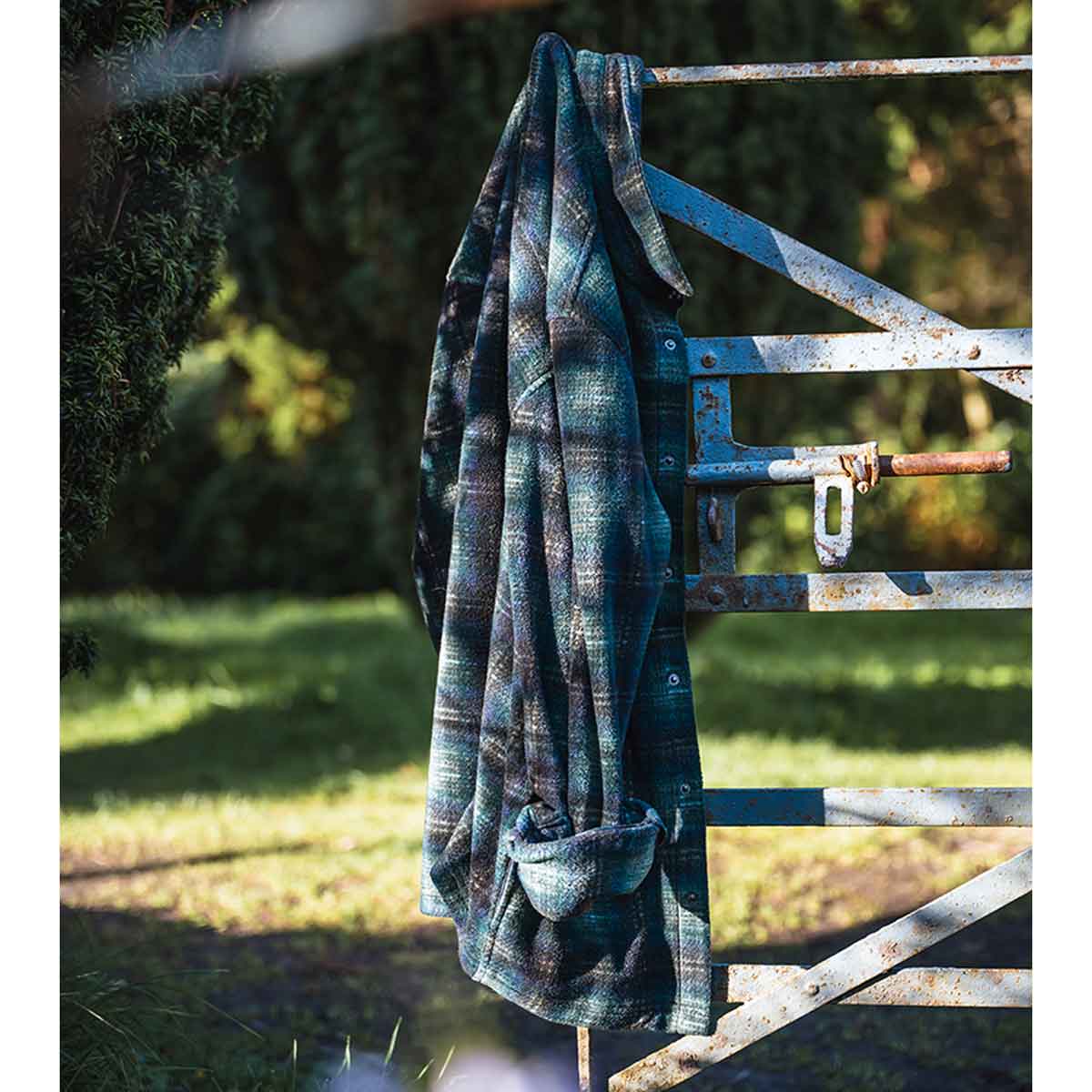 Hoggs of Fife Broxburn Fleece Shacket - lifestyle Hoggs of Fife Broxburn Fleece Shacket - lifestyle