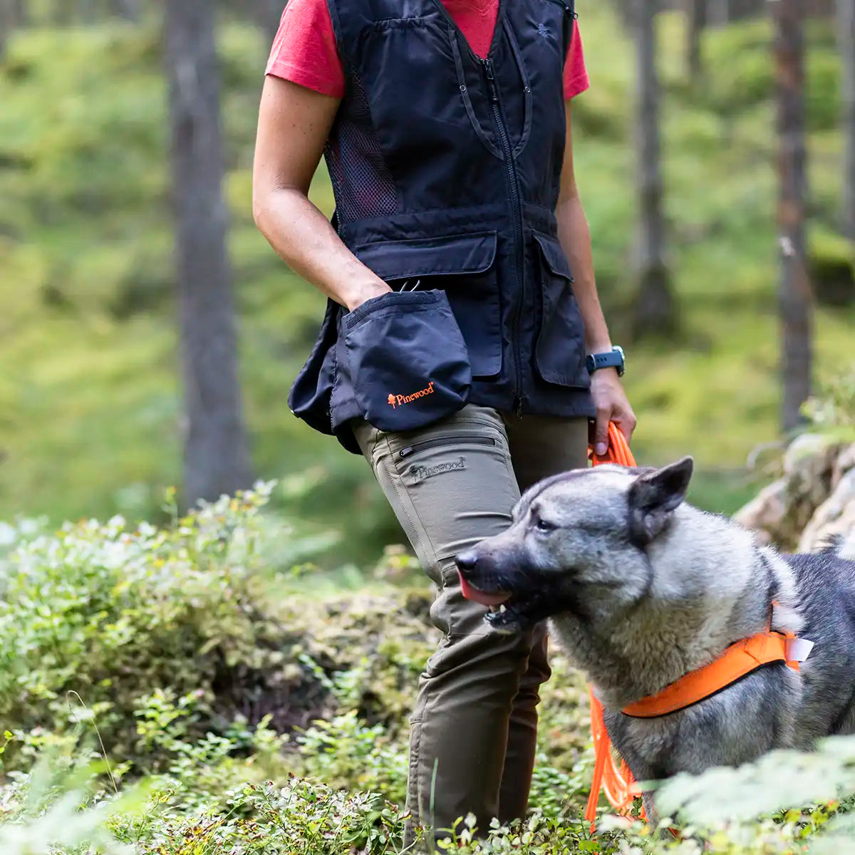 Pinewood Dog Sports 2.0 Womens Vest- Black/Dark Anthracite- lifestyle model Pinewood Dog Sports 2.0 Womens Vest- Black/Dark Anthracite- lifestyle model