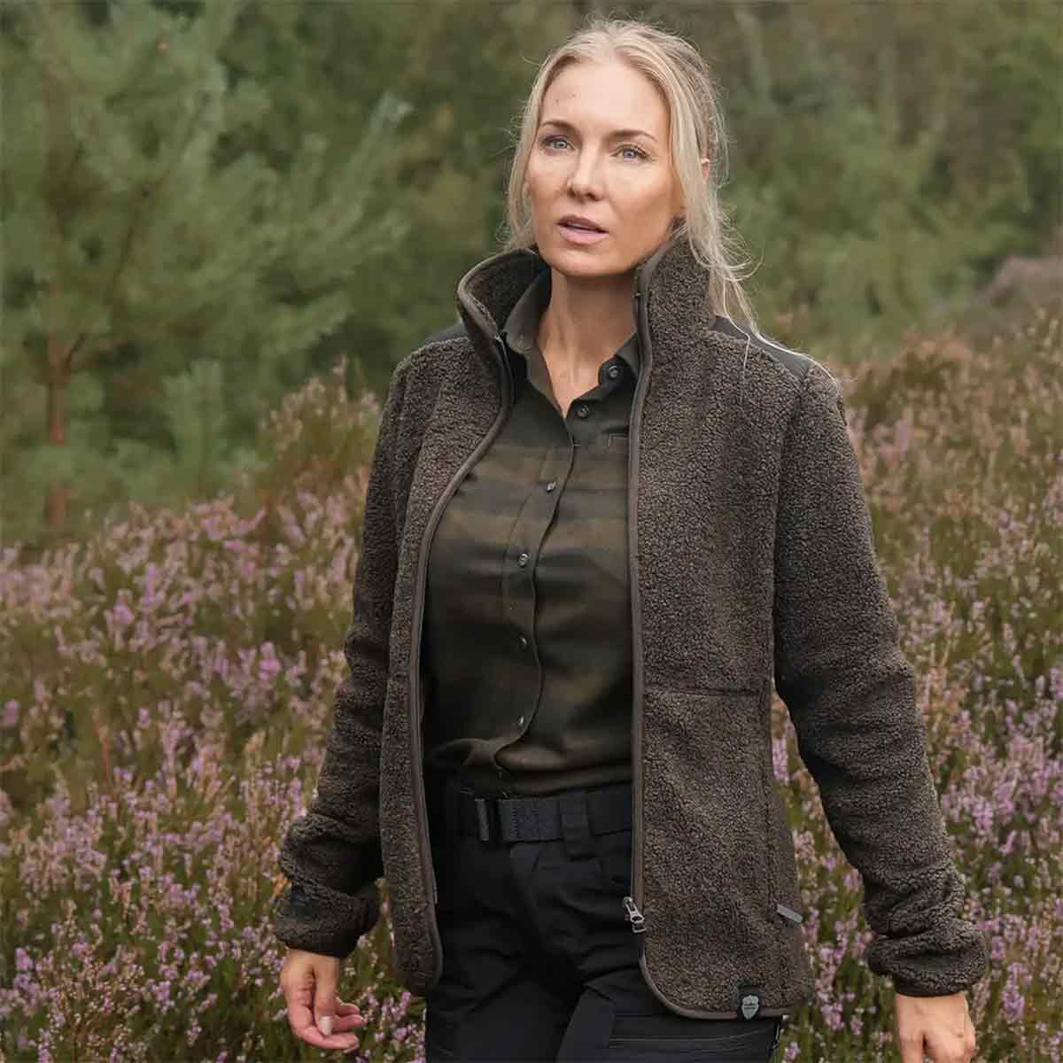 Northern Hunting Gudrun Women's Sherpa Fleece - Model Northern Hunting Gudrun Women's Sherpa Fleece - Model