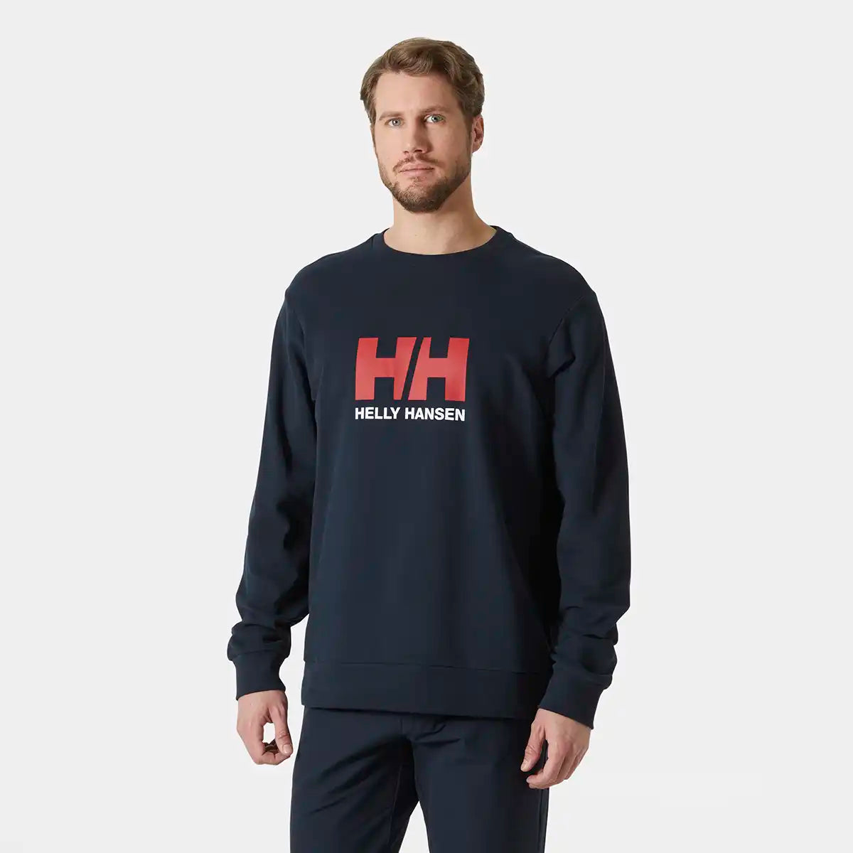 Helly Hansen HH Logo Crew Sweat 2.0 Navy- Model Helly Hansen HH Logo Crew Sweat 2.0 Navy- Model