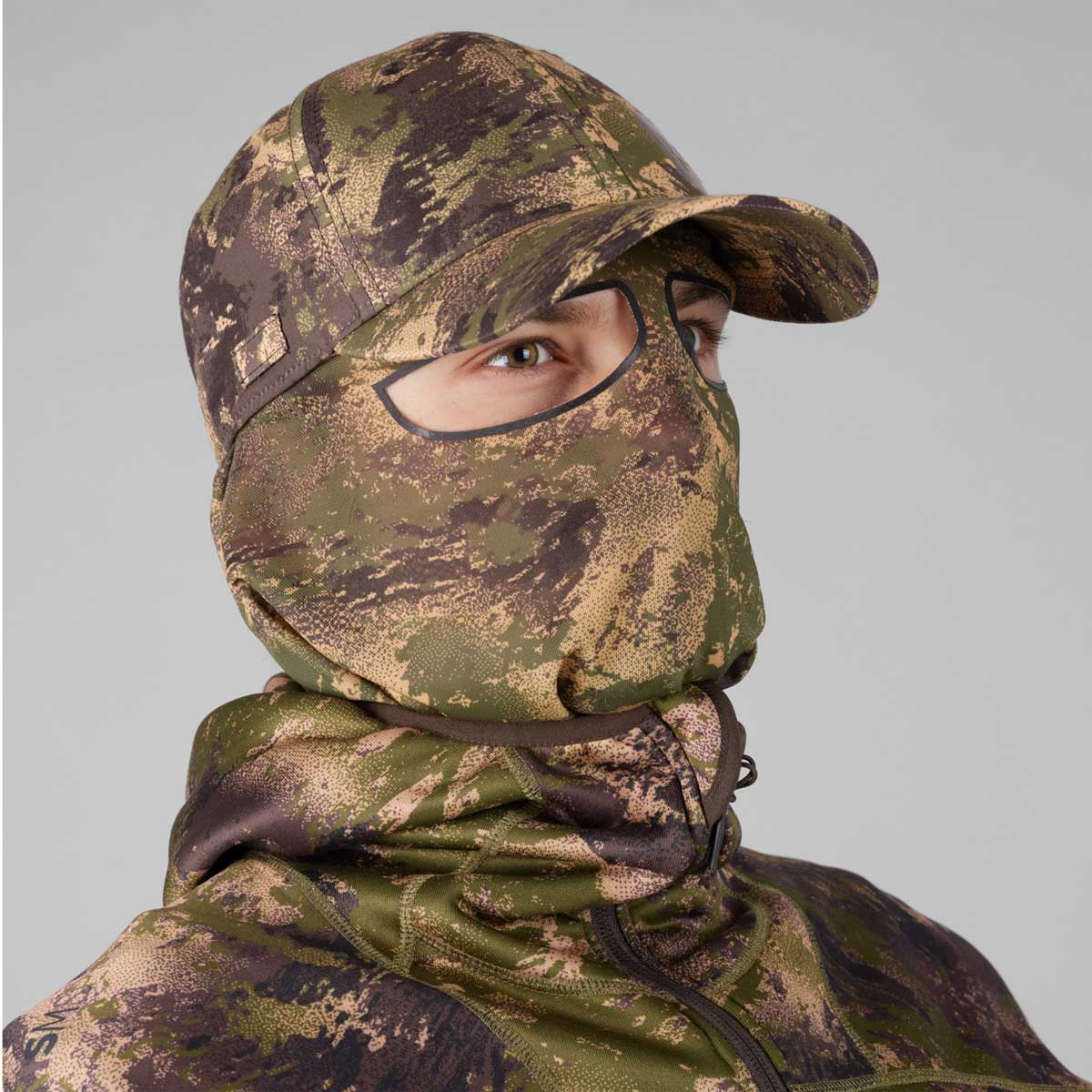 Harkila Deer Stalker Camo Cap with Mesh - on model Harkila Deer Stalker Camo Cap with Mesh - on model