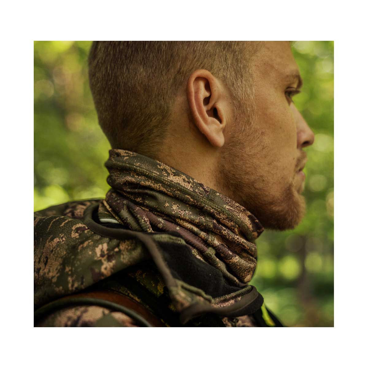 Harkila Deer Stalker Camo Neck Gaiter - lifestyle Harkila Deer Stalker Camo Neck Gaiter - lifestyle