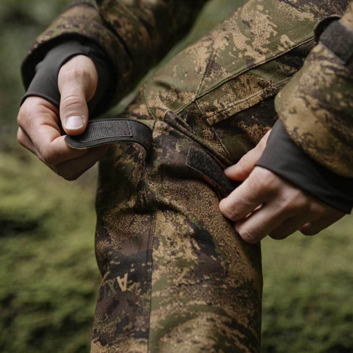 Harkila Deer Stalker Women's Camo HWS Trousers - Leg Strap Harkila Deer Stalker Women's Camo HWS Trousers - Leg Strap