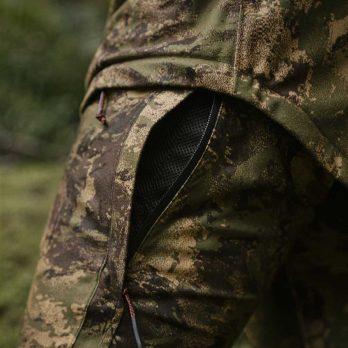 Harkila Deer Stalker Women's Camo HWS Trousers - Thigh Vent Detail Harkila Deer Stalker Women's Camo HWS Trousers - Thigh Vent Detail