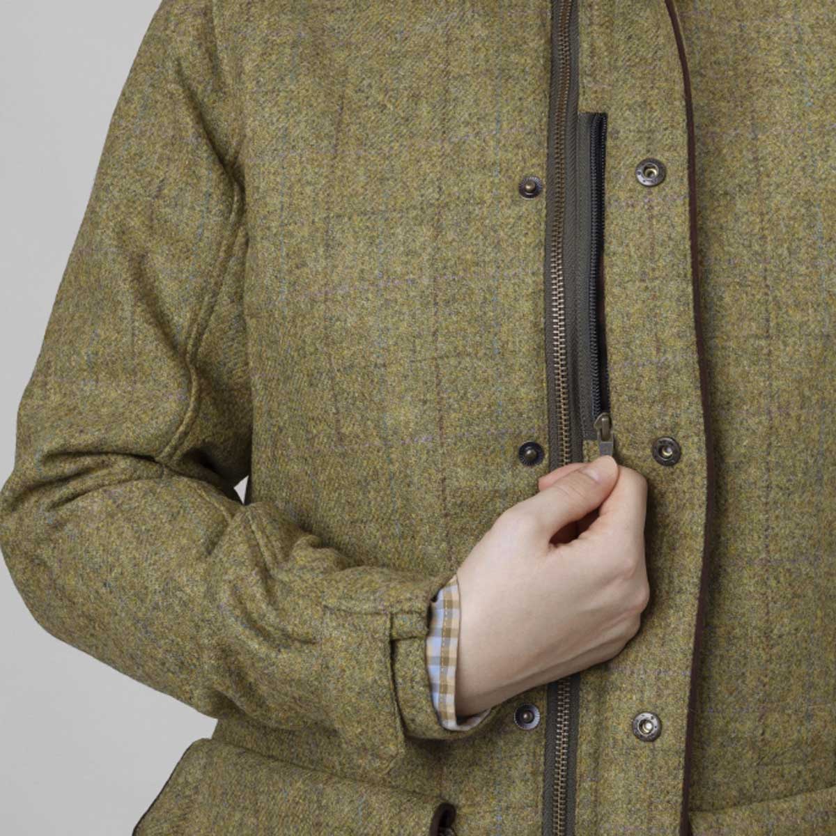 Harkila Jura Women's GTX Jacket - Napoleon Pocket Harkila Jura Women's GTX Jacket - Napoleon Pocket