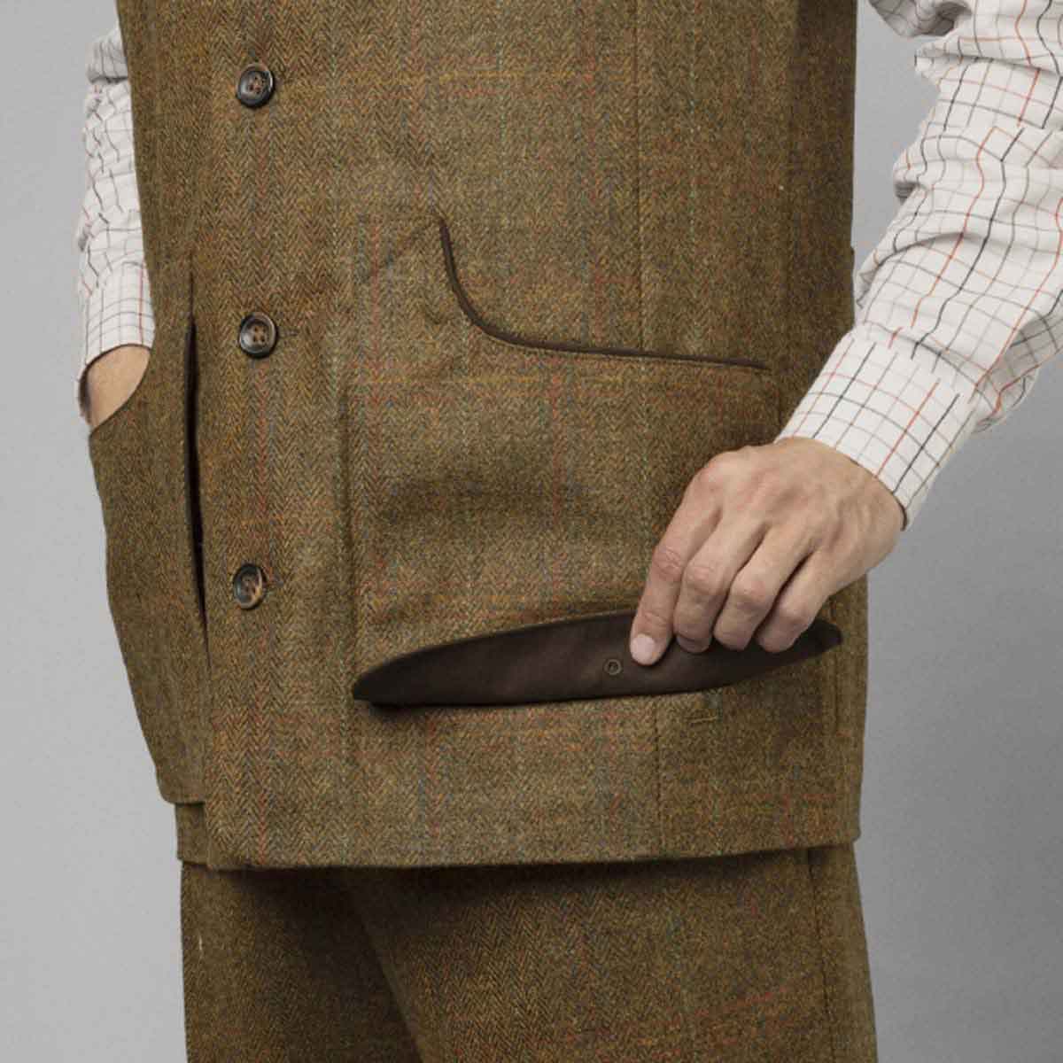 Harkila Kenmore Shooting Waistcoat - pocket vent detail Harkila Kenmore Shooting Waistcoat - pocket vent detail