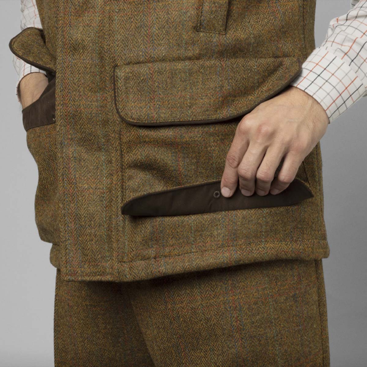 Harkila Kenmore Waistcoat - Front Pocket Drainer Holes Harkila Kenmore Waistcoat - Front Pocket Drainer Holes