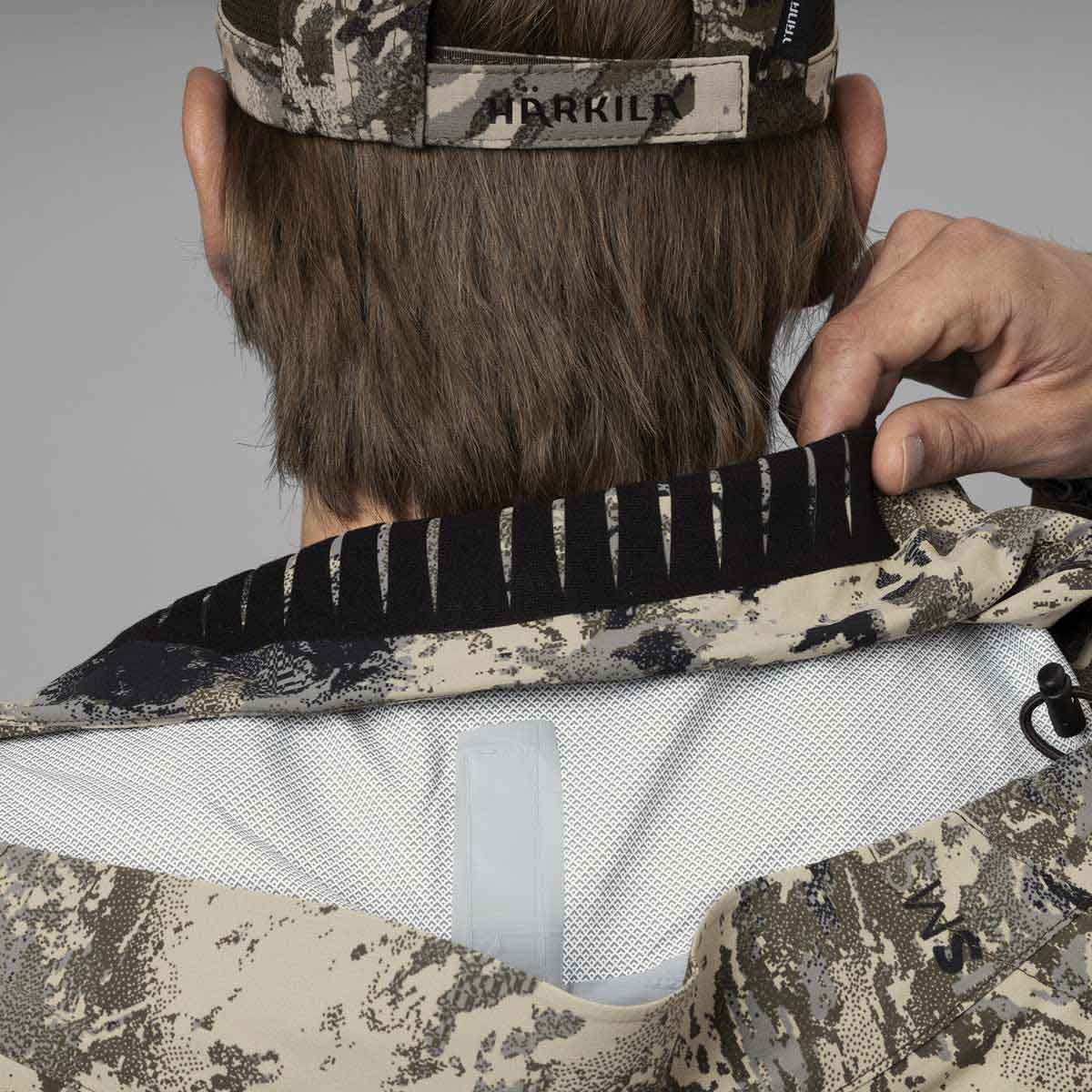 Harkila Mountain Hunter Expedition HWS Packable Jacket - neck detail Harkila Mountain Hunter Expedition HWS Packable Jacket - neck detail