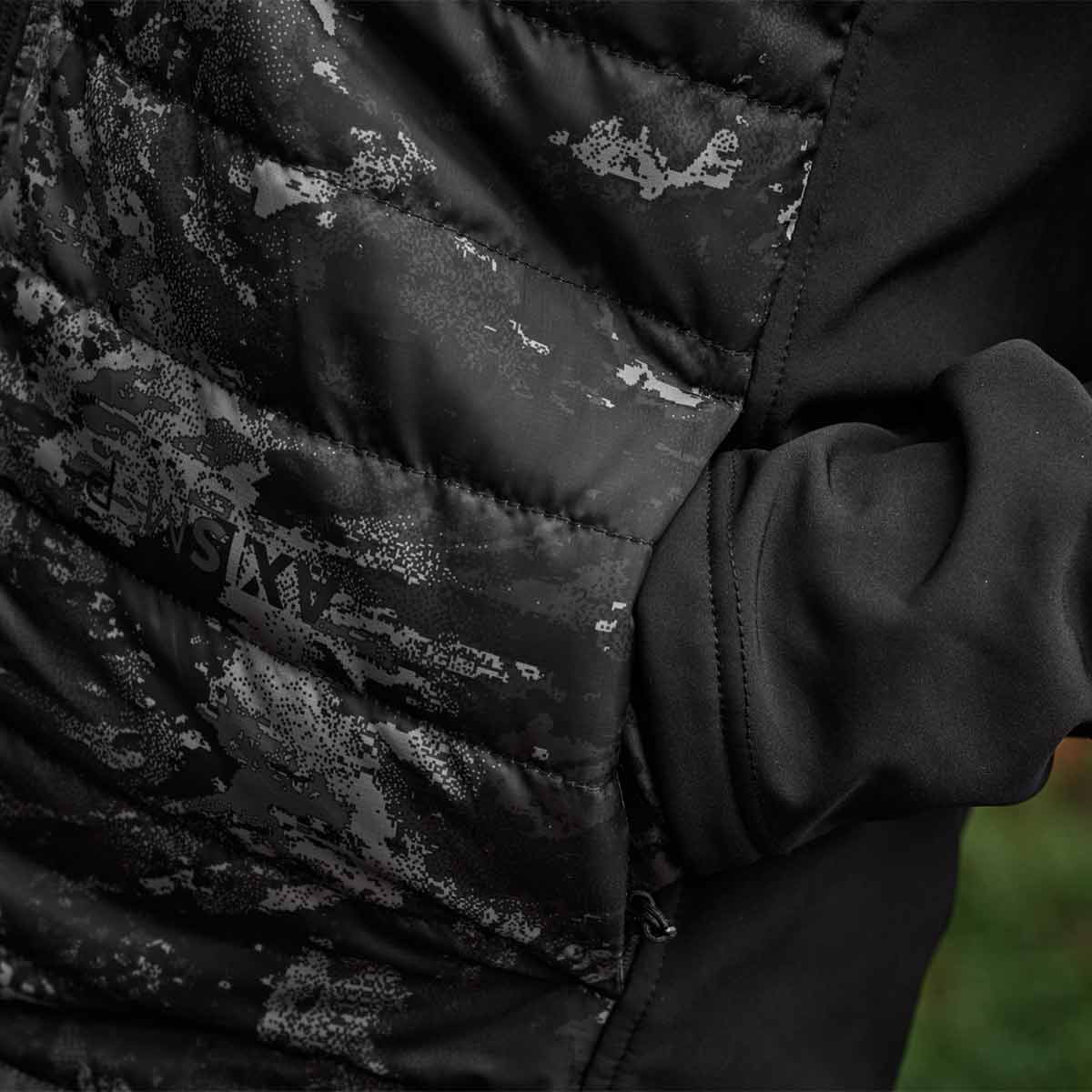 Harkila Noctyx Camo Hybrid Jacket - Model - Pocket Harkila Noctyx Camo Hybrid Jacket - Model - Pocket