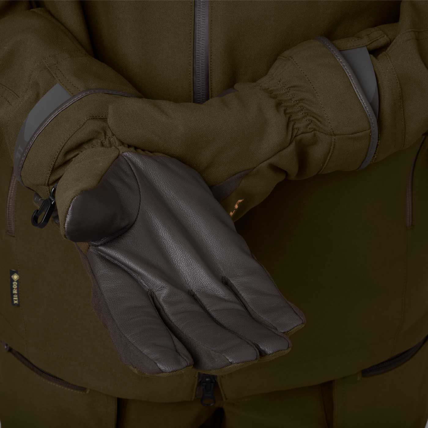 Harkila Pro Hunter GTX Gloves - on model underside Harkila Pro Hunter GTX Gloves - on model underside