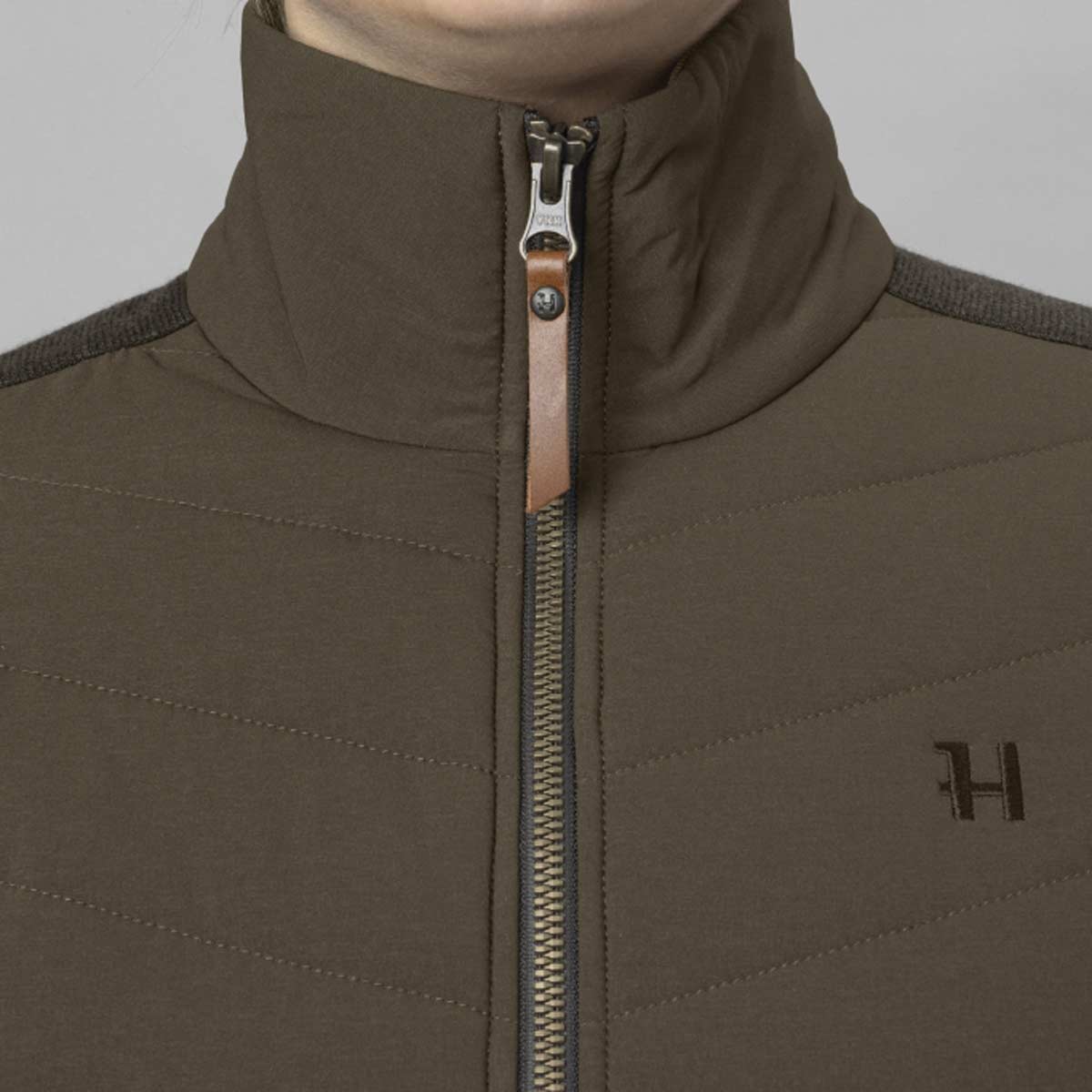 Harkila Sandhem Pro Women's Insulated Cardigan - Neck Detail Harkila Sandhem Pro Women's Insulated Cardigan - Neck Detail