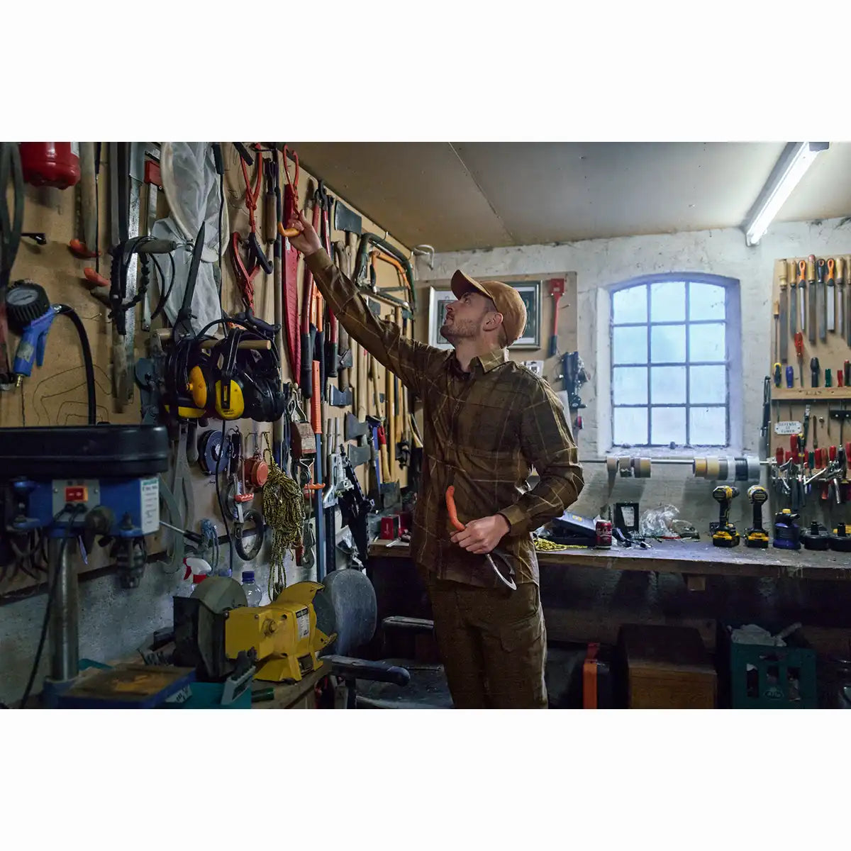 Harkila Akse Long Sleeved Shirt - Will Green - Worn by Model Harkila Akse Long Sleeved Shirt - Will Green - Worn by Model