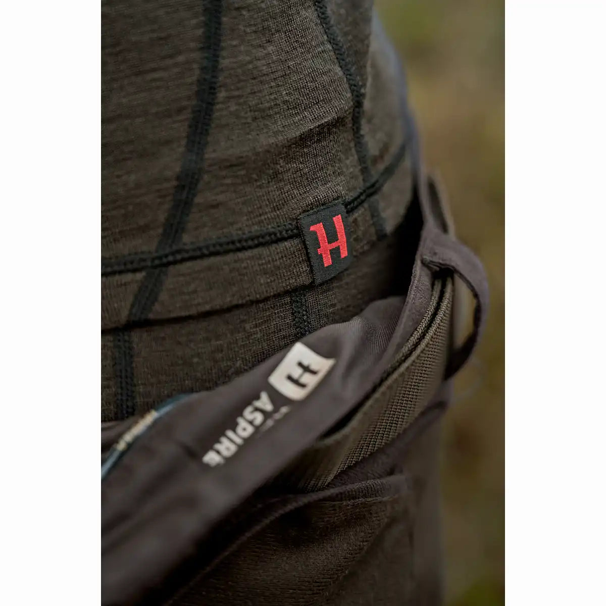 Harkila Aspire Base Layer Set - Lifestyle Close Up Harkila Aspire Base Layer Set - Lifestyle Close Up