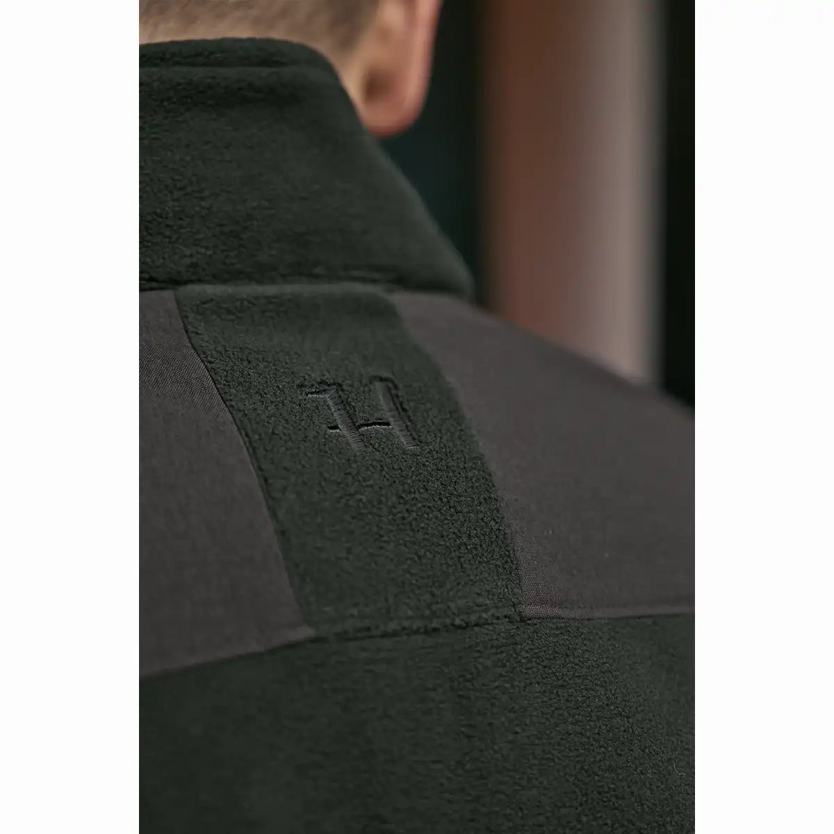 Harkila Fjell Fleece Jacket - Jet Set/Meteorite - Rear Logo Close Up Harkila Fjell Fleece Jacket - Jet Set/Meteorite - Rear Logo Close Up