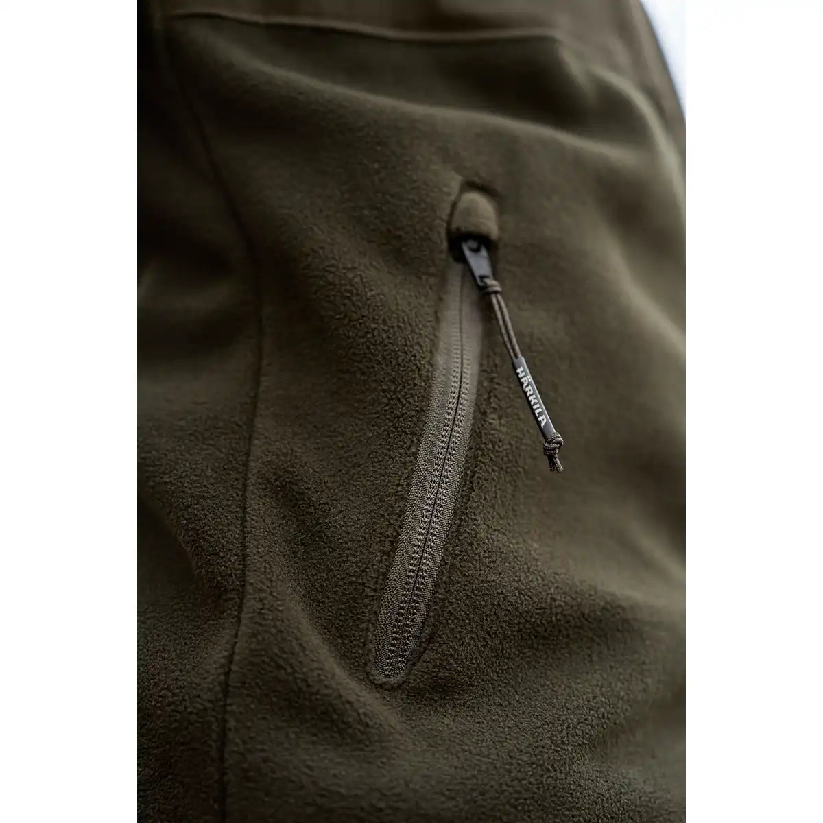 Härkila Fjell Women's Fleece Jacket - Worn by Model - Pocket Zip Close Up Härkila Fjell Women's Fleece Jacket - Worn by Model - Pocket Zip Close Up