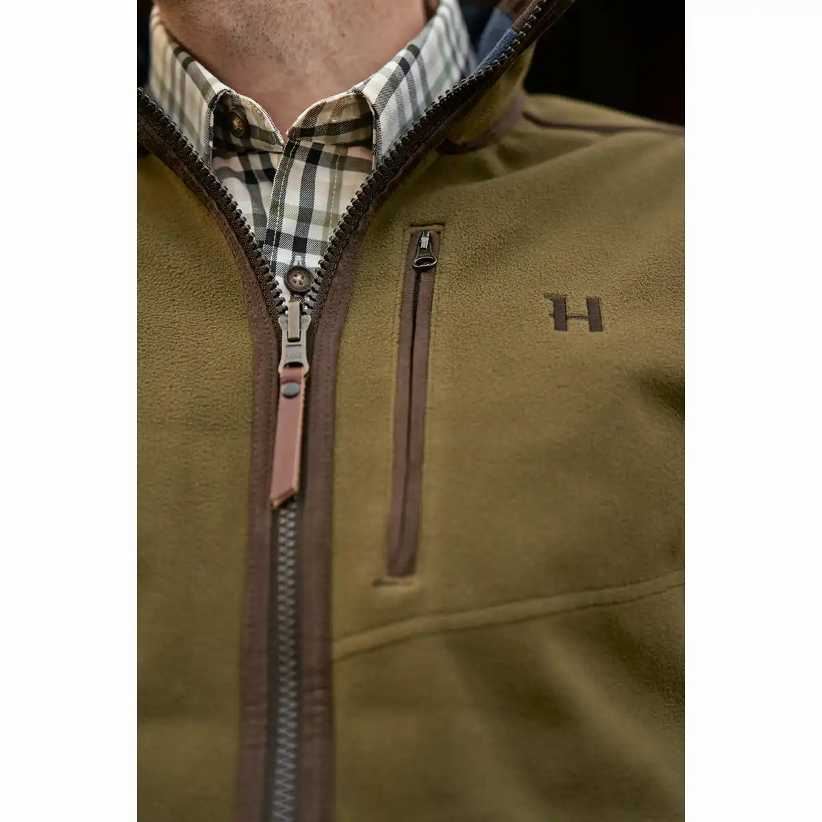 Harkila Kamko Estate WSP Reversible Waistcoat - Willow Green - Chest Pocket Harkila Kamko Estate WSP Reversible Waistcoat - Willow Green - Chest Pocket