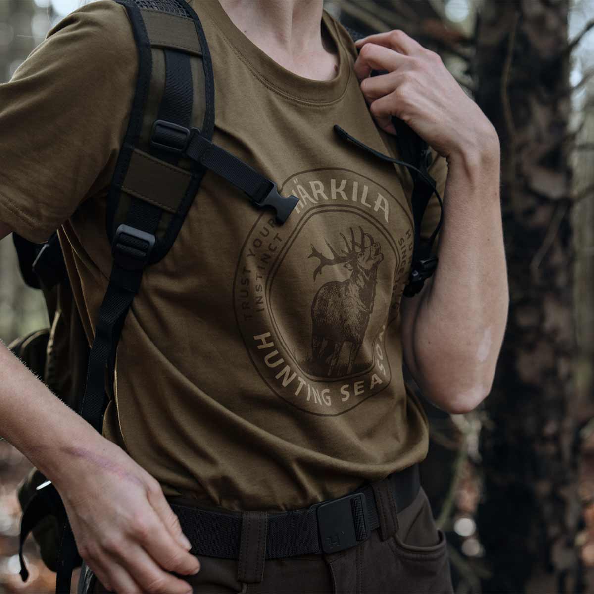 Harkila Stag Badge S/S Women's T-Shirt - Beech - Lifestyle Harkila Stag Badge S/S Women's T-Shirt - Beech - Lifestyle