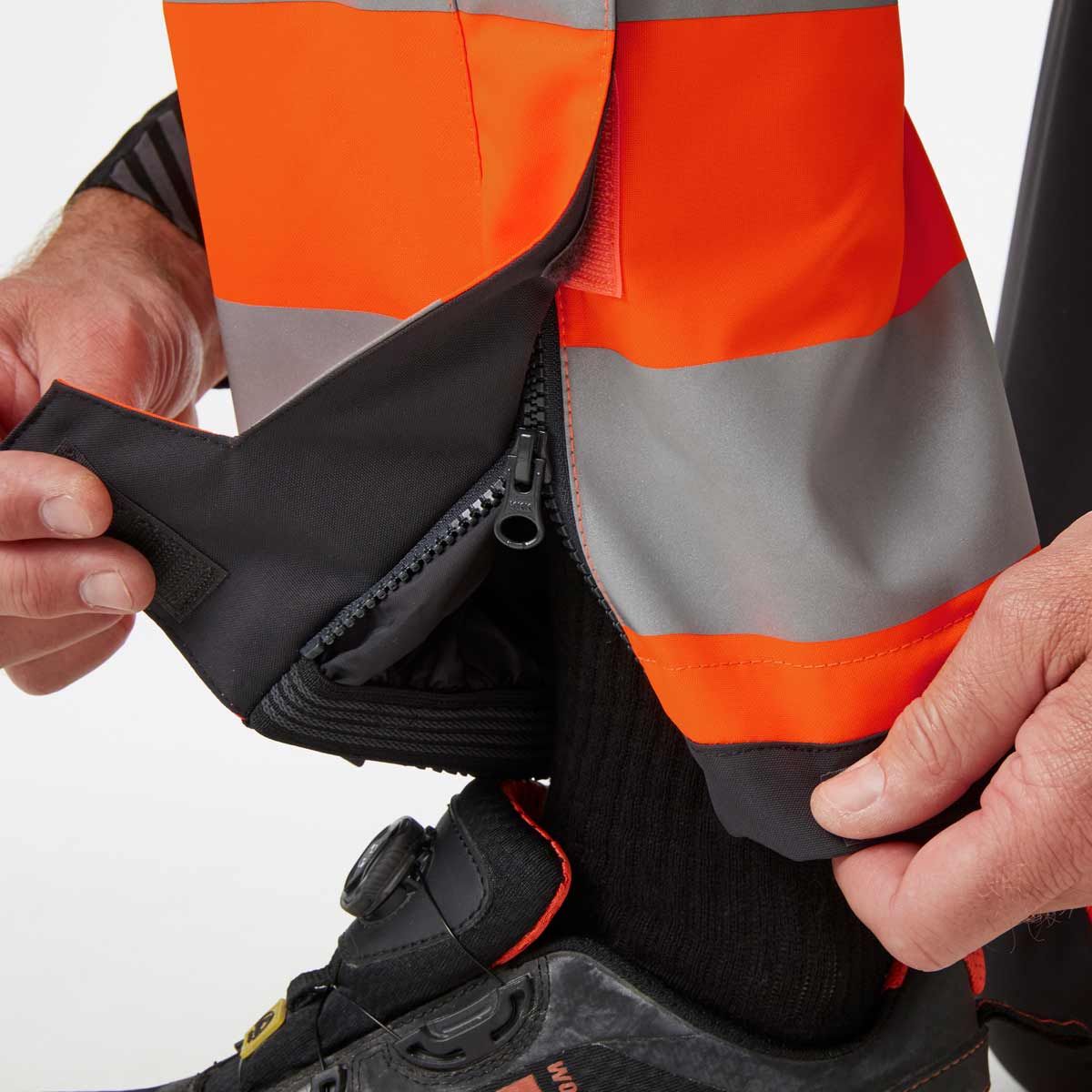 Helly-Hansen-Alna-2.0-Winter-Insulated-Pant-Class-1-Hem-detail Helly-Hansen-Alna-2.0-Winter-Insulated-Pant-Class-1-Hem-detail