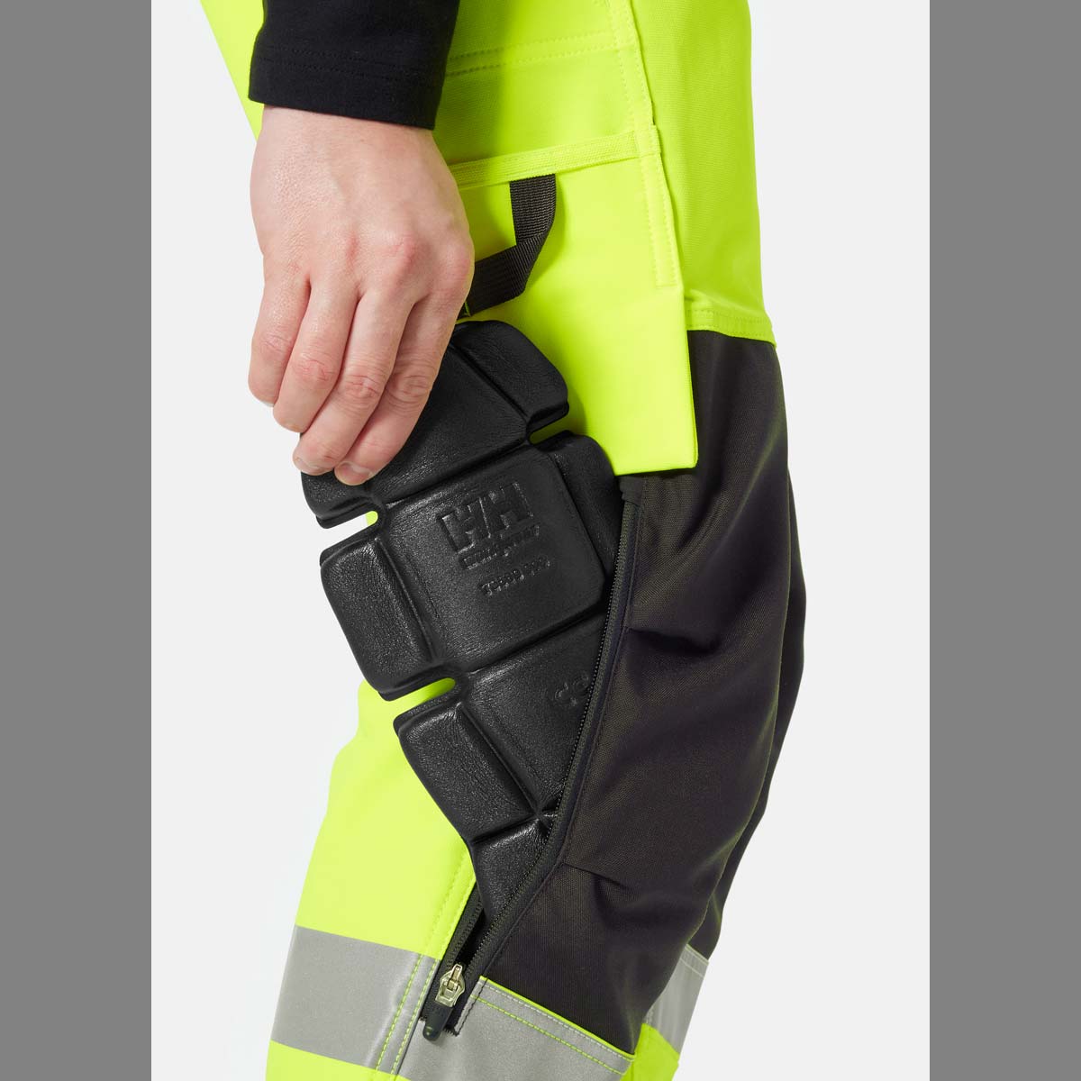 Helly Hansen Alna 4X Construction Pant CL2 - Knee Pad Pocket Detail Helly Hansen Alna 4X Construction Pant CL2 - Knee Pad Pocket Detail