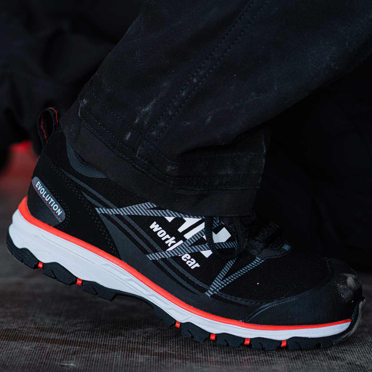 Helly-Hansen-Chelsea-Evolution-Aluminium-Toe-Safety-Shoes-Lifestyle-a Helly-Hansen-Chelsea-Evolution-Aluminium-Toe-Safety-Shoes-Lifestyle-a