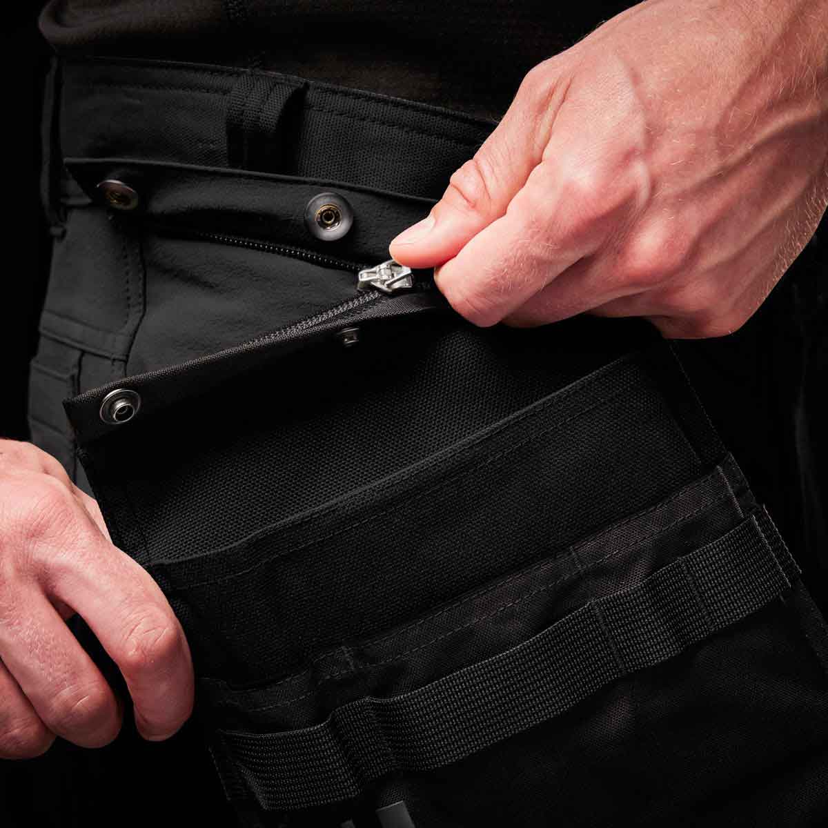 Helly Hansen Connect™ Essential Pocket 2 - detail Helly Hansen Connect™ Essential Pocket 2 - detail