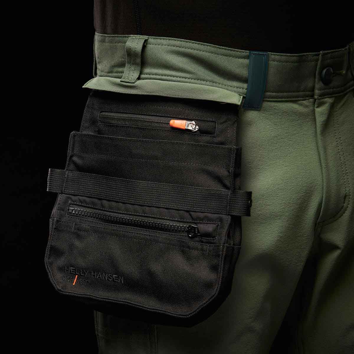 Helly Hansen Connect™ Utility Pocket - on model Helly Hansen Connect™ Utility Pocket - on model