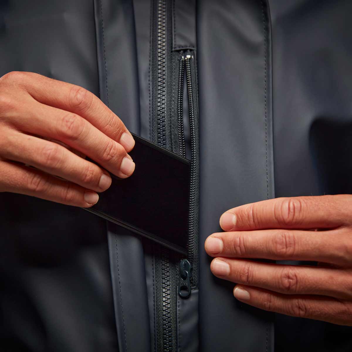 Helly-Hansen-Gale-Waterproof-Rain-Jacket-detail Helly-Hansen-Gale-Waterproof-Rain-Jacket-detail