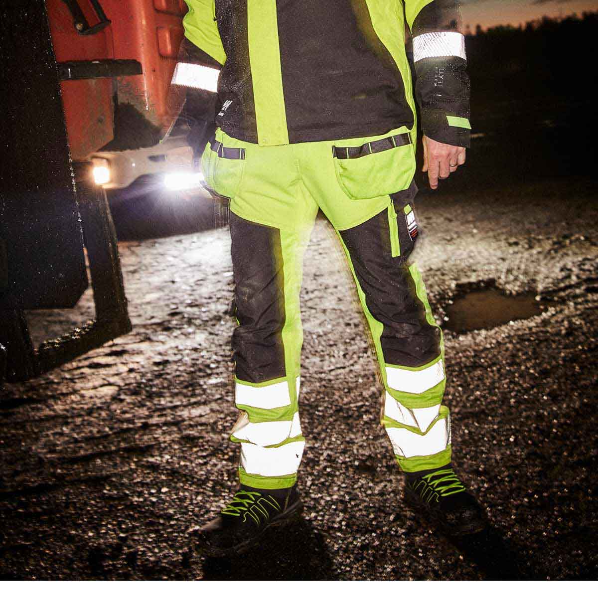 Helly-Hansen-ICU-Construction-Pant-Class-2 - on model Helly-Hansen-ICU-Construction-Pant-Class-2 - on model