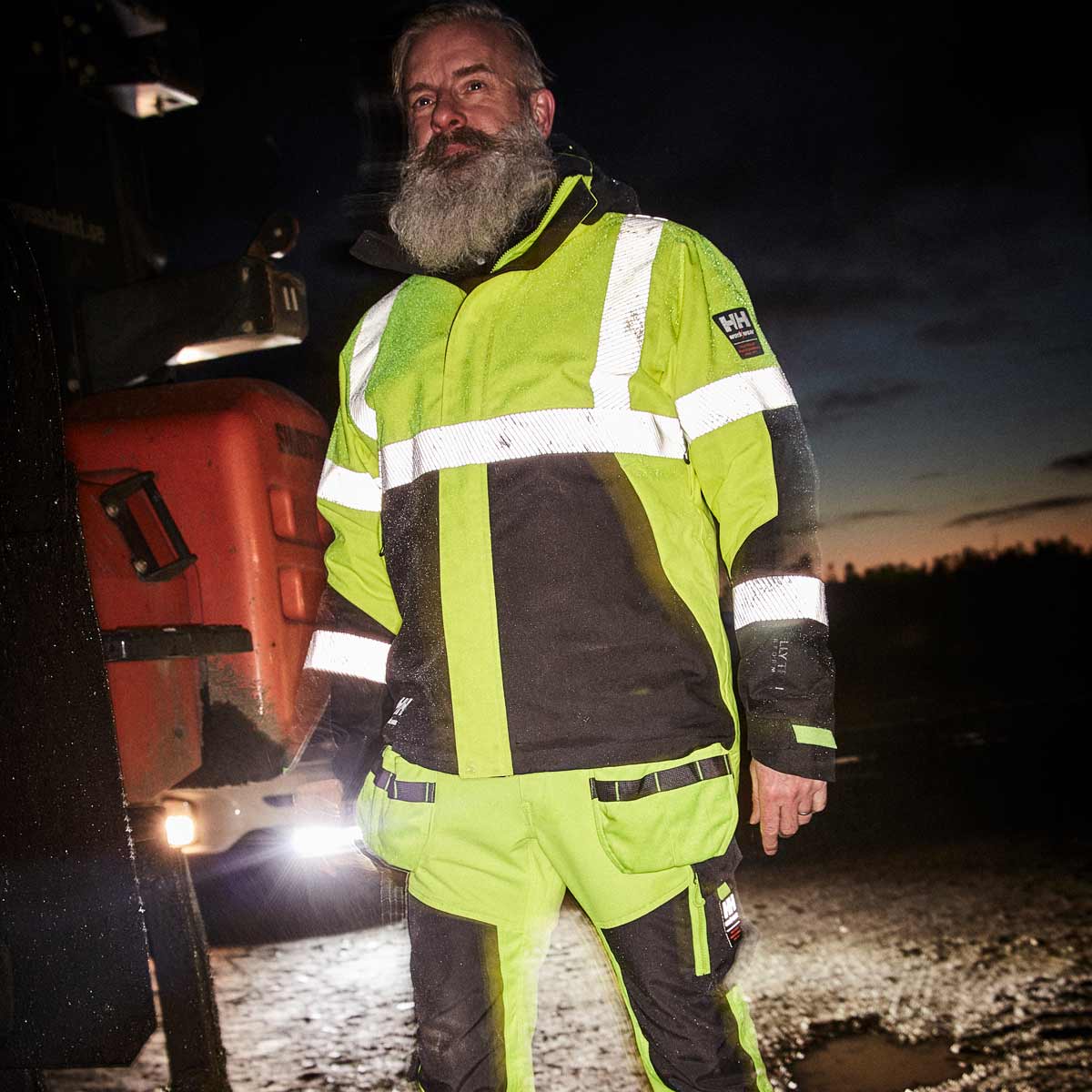 Helly-Hansen-ICU-Hi-Vis-Winter-Jacket-onbody Helly-Hansen-ICU-Hi-Vis-Winter-Jacket-onbody