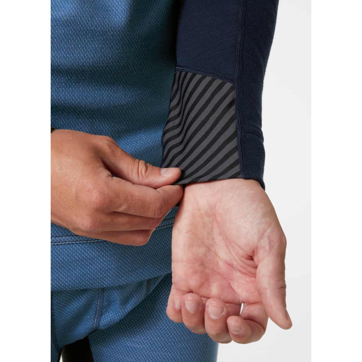 Helly-Hansen-Lifa-Merino-Half-Zip-Detail_ Helly-Hansen-Lifa-Merino-Half-Zip-Detail_