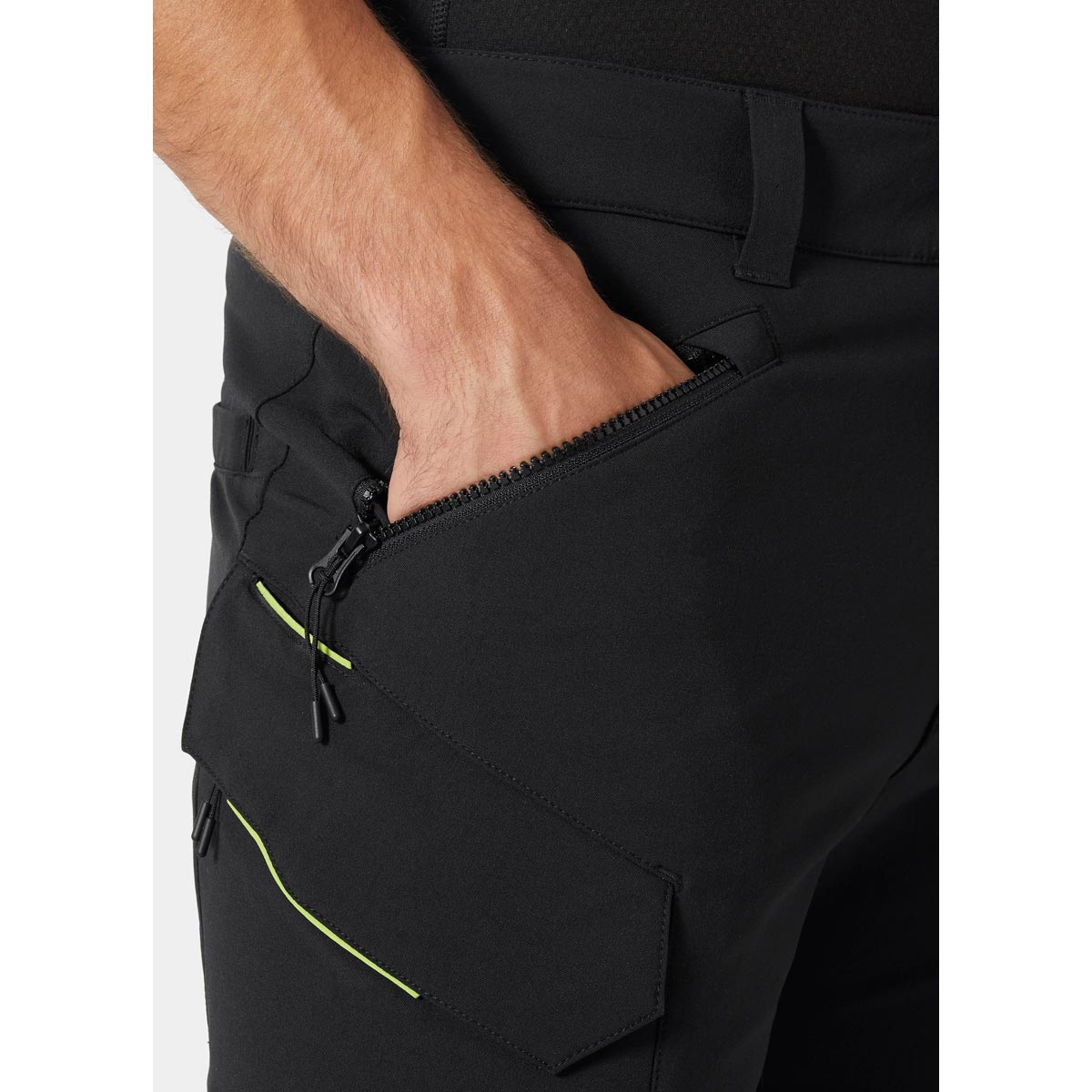 Helly Hansen Magni Evolution HH Connect Cargo Shorts Pocket Detail Helly Hansen Magni Evolution HH Connect Cargo Shorts Pocket Detail