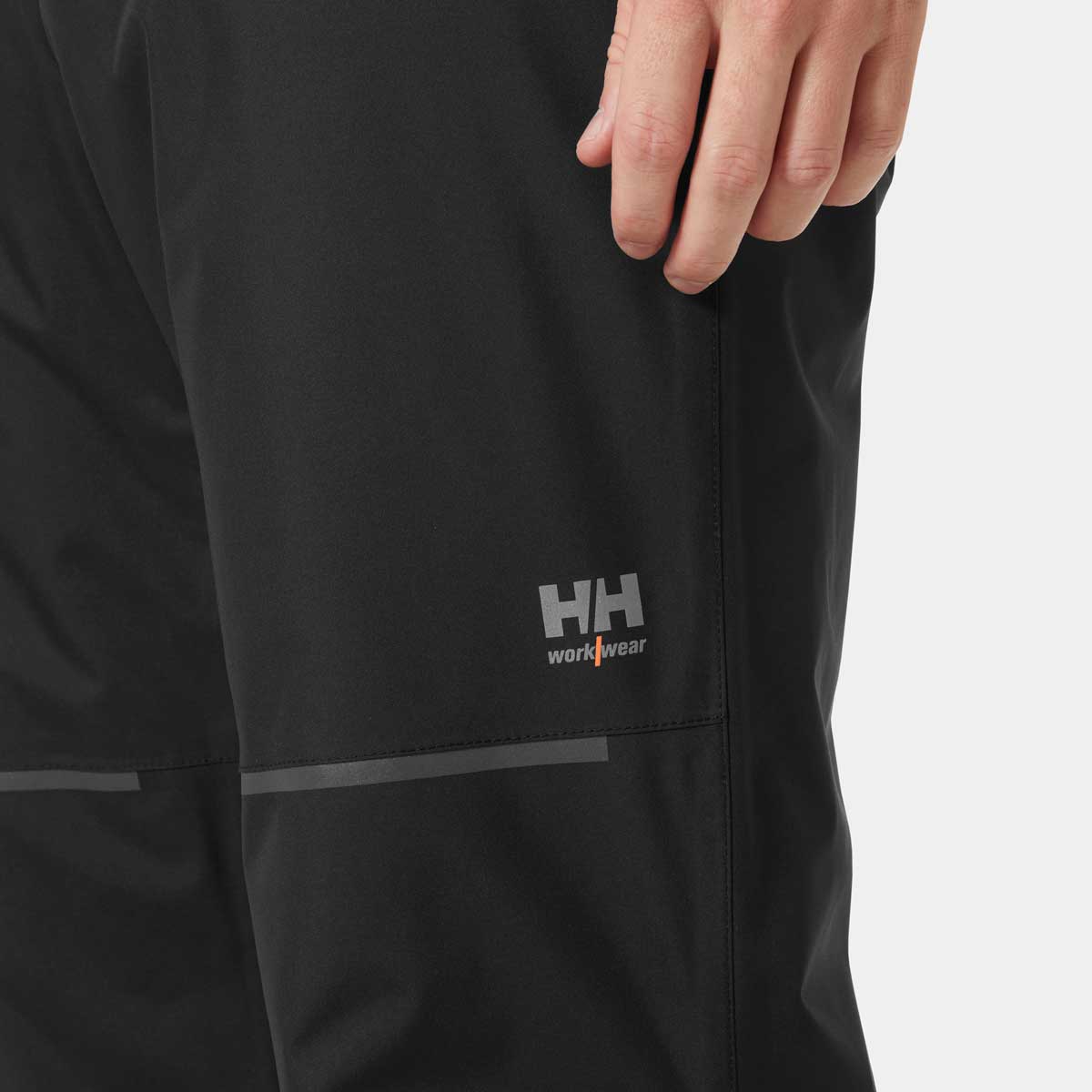 Helly Hansen Manchester 2.0 Winter Pant - logo detail Helly Hansen Manchester 2.0 Winter Pant - logo detail