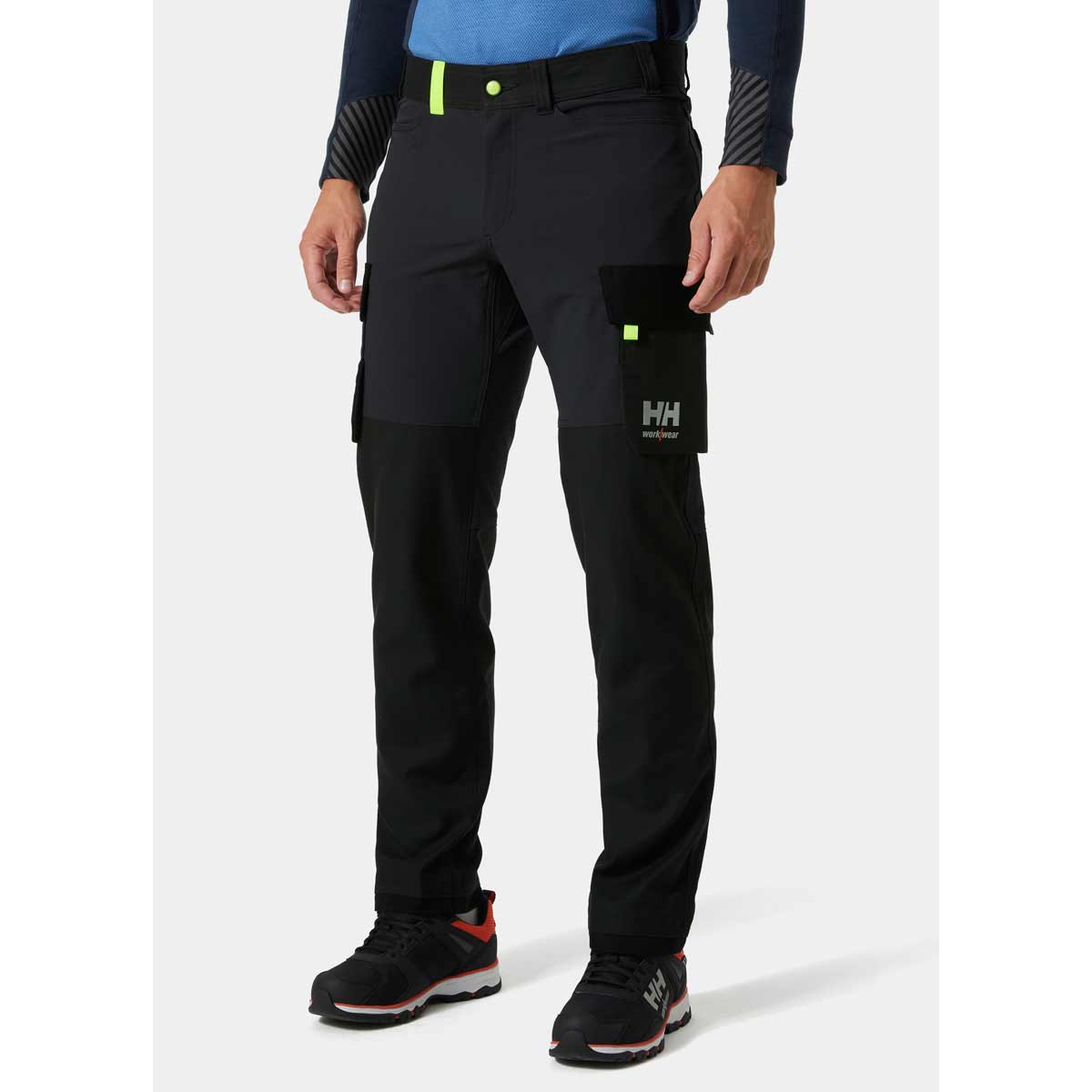 Helly-Hansen-Oxford--4X-Service-Pant-Ebony-Black-Lifestyle-a Helly-Hansen-Oxford--4X-Service-Pant-Ebony-Black-Lifestyle-a