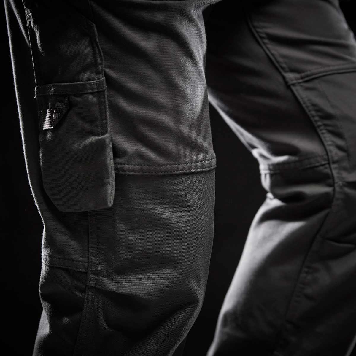 Helly-Hansen-Oxford--Work-Pant-Black-lifstyle Helly-Hansen-Oxford--Work-Pant-Black-lifstyle