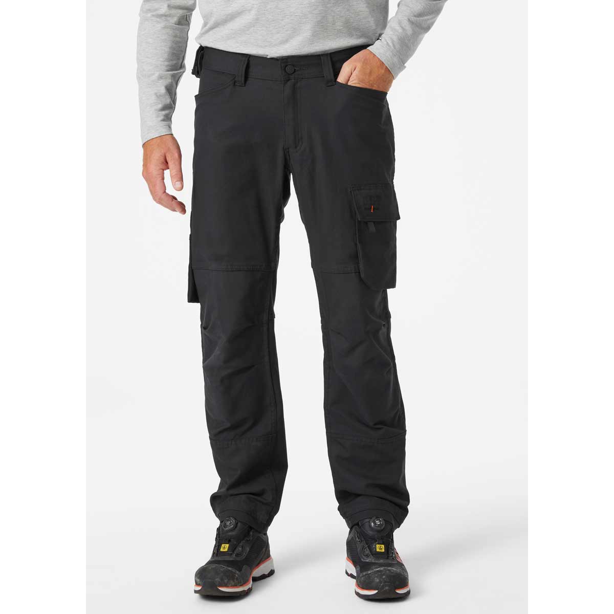Helly-Hansen-Oxford--Work-Pant-Black-onbody Helly-Hansen-Oxford--Work-Pant-Black-onbody