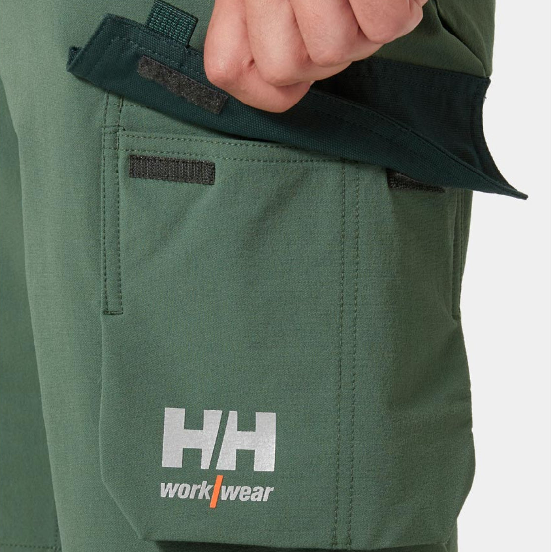 Helly Hansen Oxford 4X Cargo Shorts - Left Pocket Detail Helly Hansen Oxford 4X Cargo Shorts - Left Pocket Detail