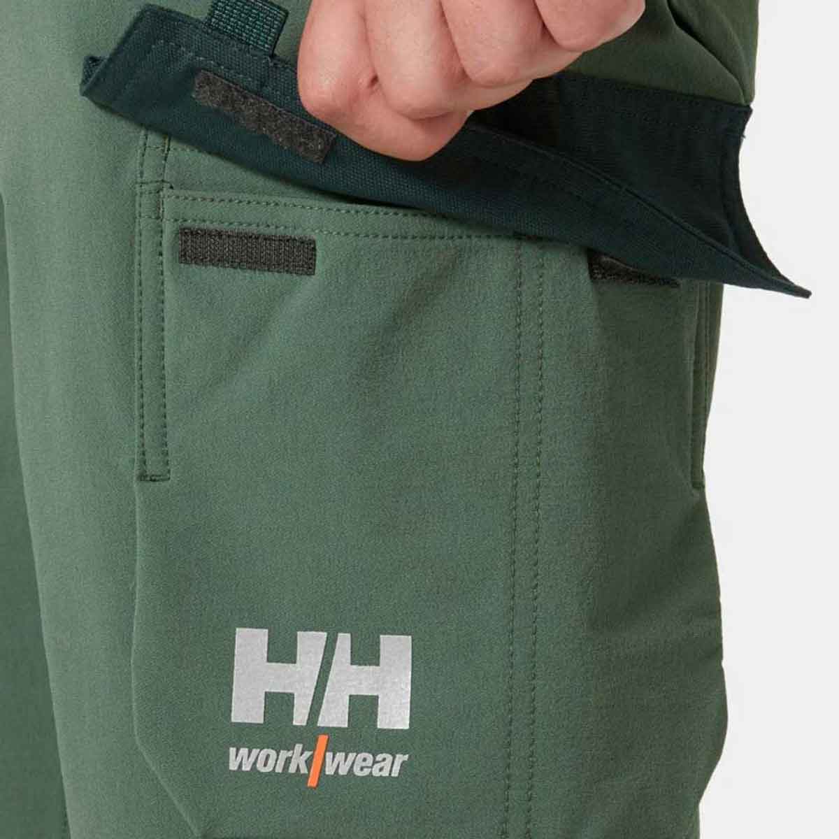 Helly Hansen Oxford 4X Cargo Shorts - Left Pocket Detail Helly Hansen Oxford 4X Cargo Shorts - Left Pocket Detail