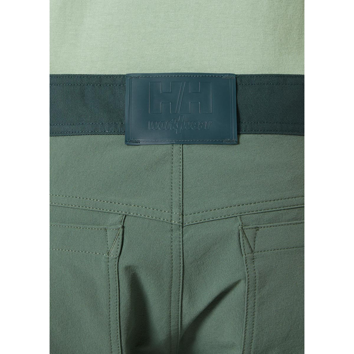Helly Hansen Oxford 4X Cargo Shorts - Rear Belt Loop Detail Helly Hansen Oxford 4X Cargo Shorts - Rear Belt Loop Detail