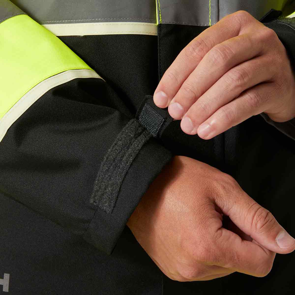 Helly Hansen UC-ME Winter Jacket Hi Vis Yellow/Ebony Helly Hansen UC-ME Winter Jacket Hi Vis Yellow/Ebony