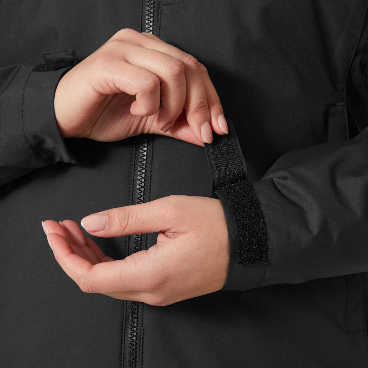 Helly Hansen Women Manchester 2.0 Winter Jacket - black velcro detail Helly Hansen Women Manchester 2.0 Winter Jacket - black velcro detail