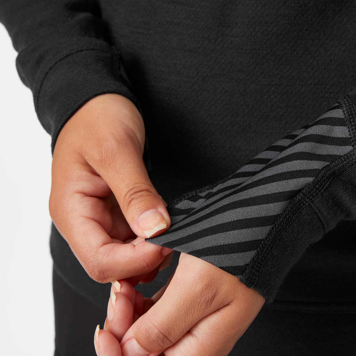 Helly-Hansen-Women_s-Lifa-Merino-Crewneck-Wrist-detail Helly-Hansen-Women_s-Lifa-Merino-Crewneck-Wrist-detail