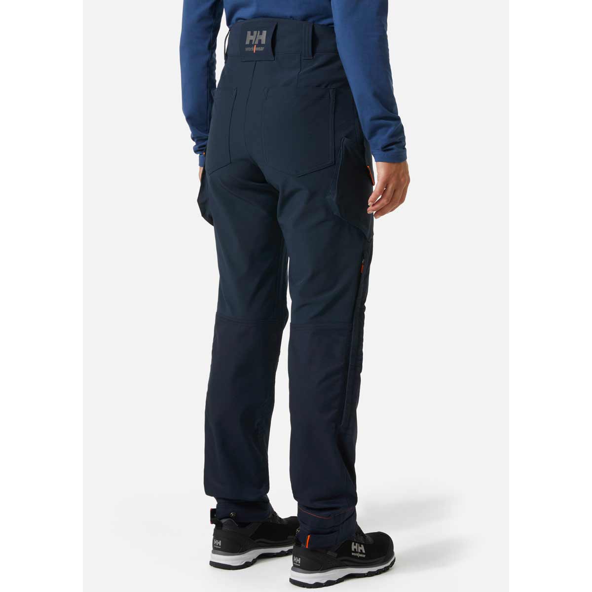 Helly-Hansen-Women_s-Luna-BRZ-Service-Pant-Navy-Reae-Onbody Helly-Hansen-Women_s-Luna-BRZ-Service-Pant-Navy-Reae-Onbody