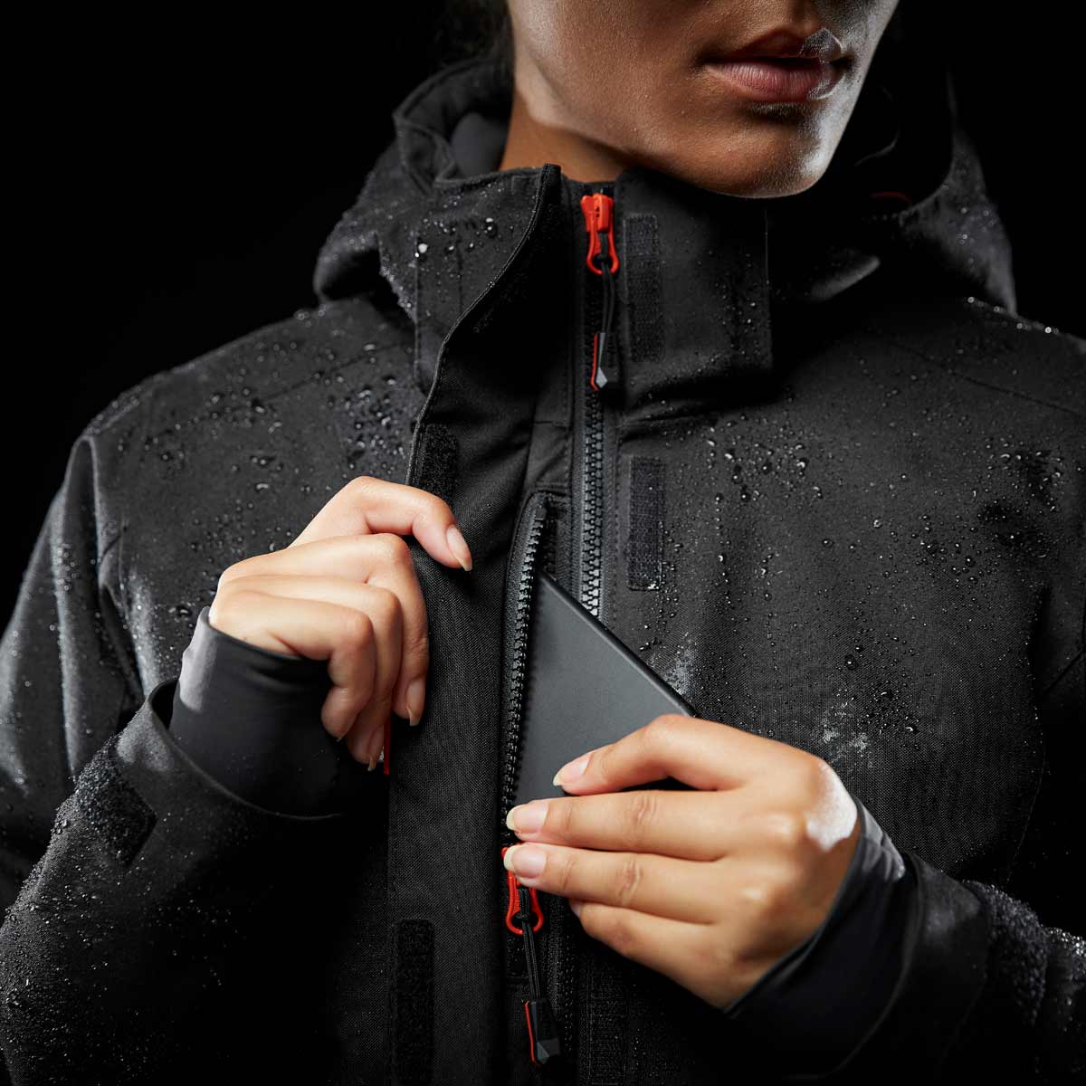 Helly-Hansen-Women_s-Luna-Winter-Jacket-Front-pocket Helly-Hansen-Women_s-Luna-Winter-Jacket-Front-pocket
