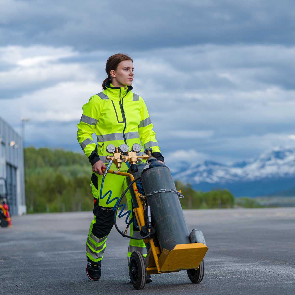 Helly Hansen Womens Luna Hi Vis Construction Pant CL 2 - lifestyle Helly Hansen Womens Luna Hi Vis Construction Pant CL 2 - lifestyle