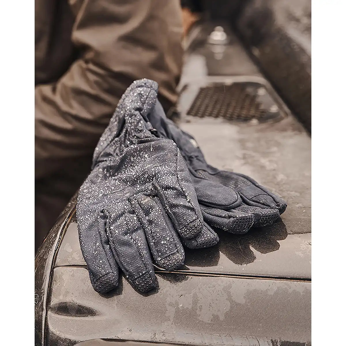 Hoggs of Fife Struther Waterproof Glove - Showing Waterproof Quality Hoggs of Fife Struther Waterproof Glove - Showing Waterproof Quality